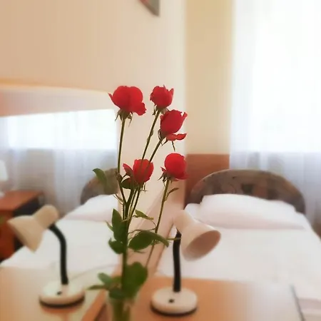 Dworek Brodowo Restauracja Hotel Przyjecia Екстер'єр фото