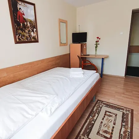 Dworek Brodowo Restauracja Hotel Przyjecia Екстер'єр фото