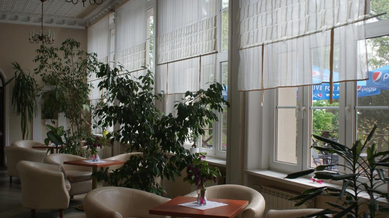 Dworek Brodowo Restauracja Przyjecia Готель Brodowo (Greater Poland)