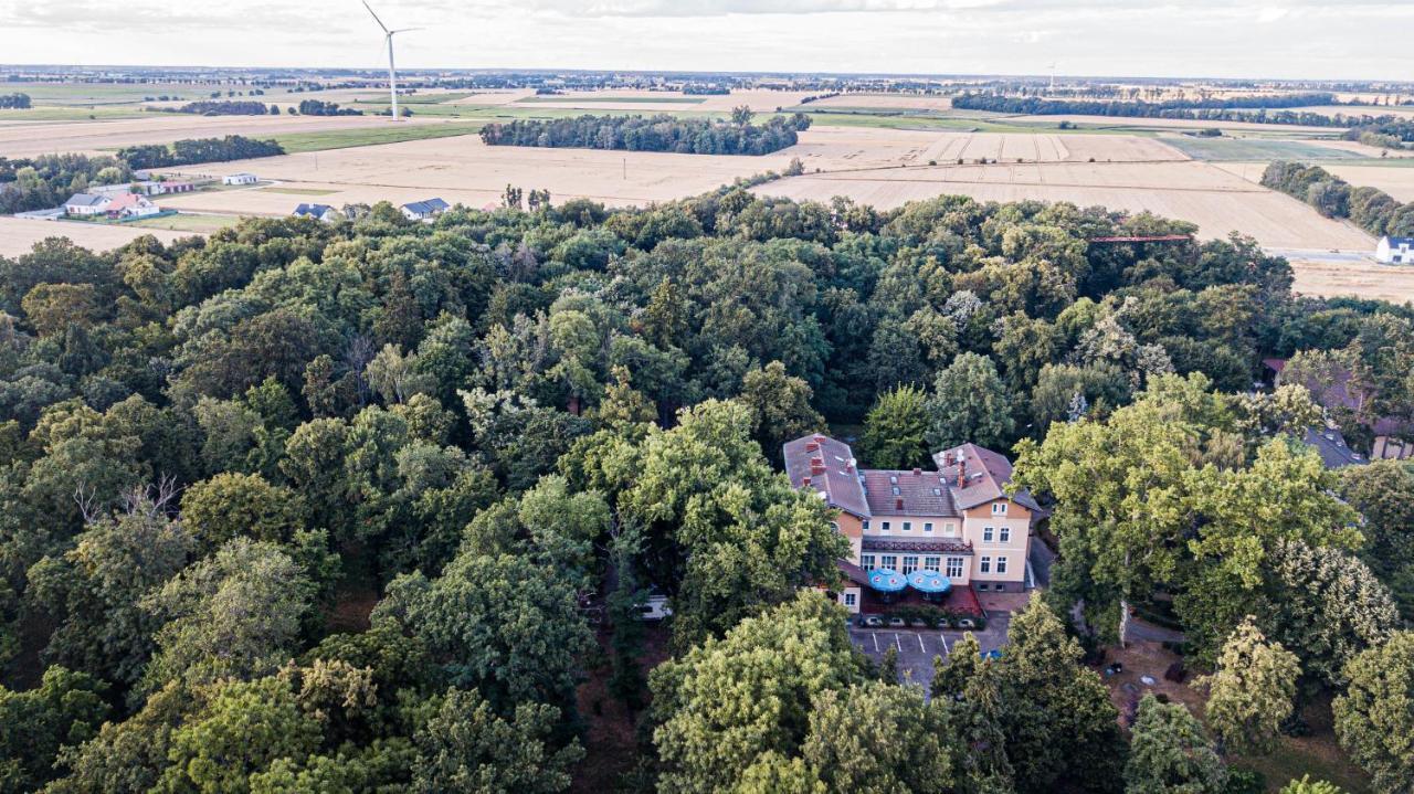 Dworek Brodowo Restauracja Przyjecia Brodowo (Greater Poland)