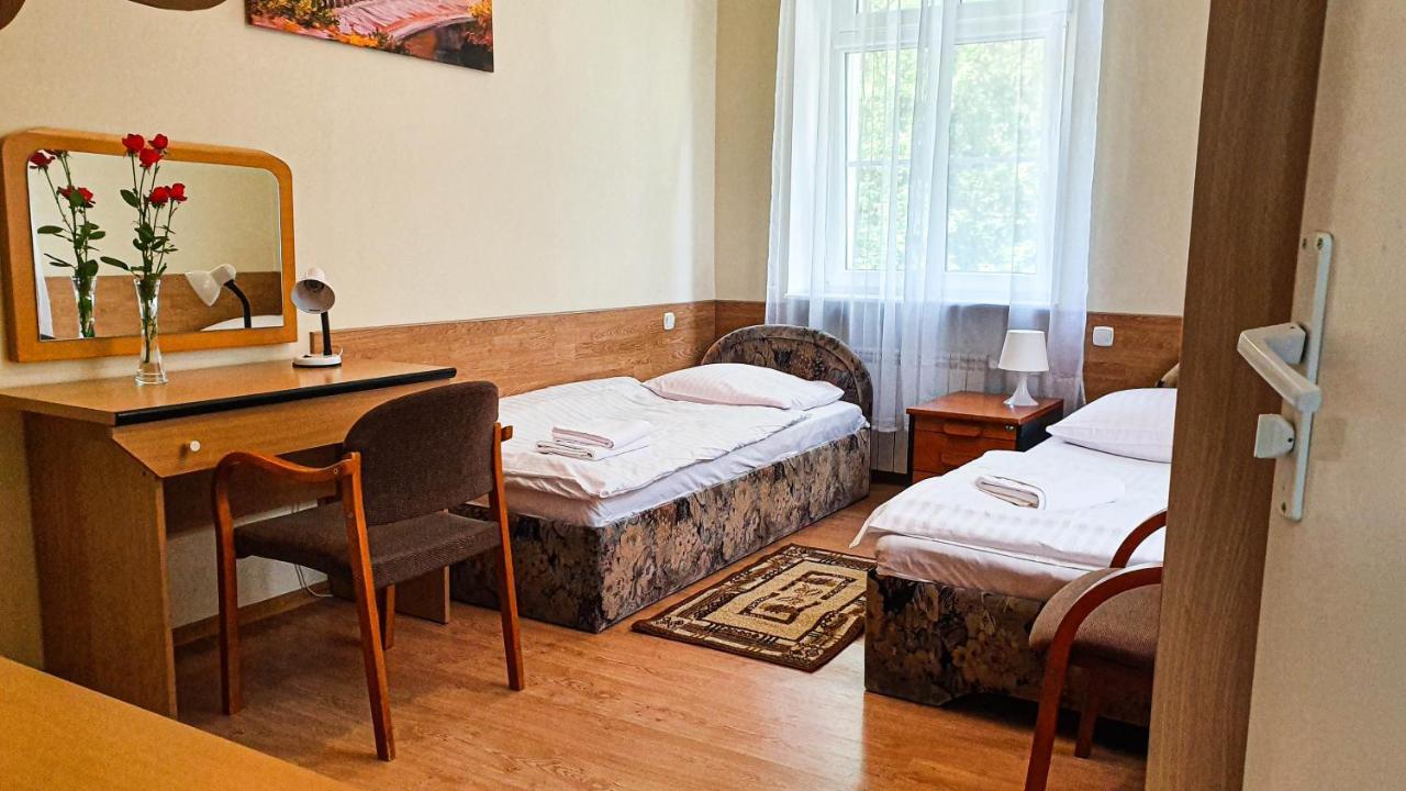 Dworek Brodowo Restauracja Przyjecia Готель