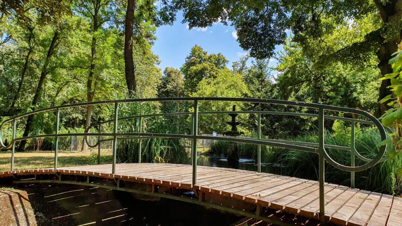 Dworek Brodowo Restauracja Przyjecia *