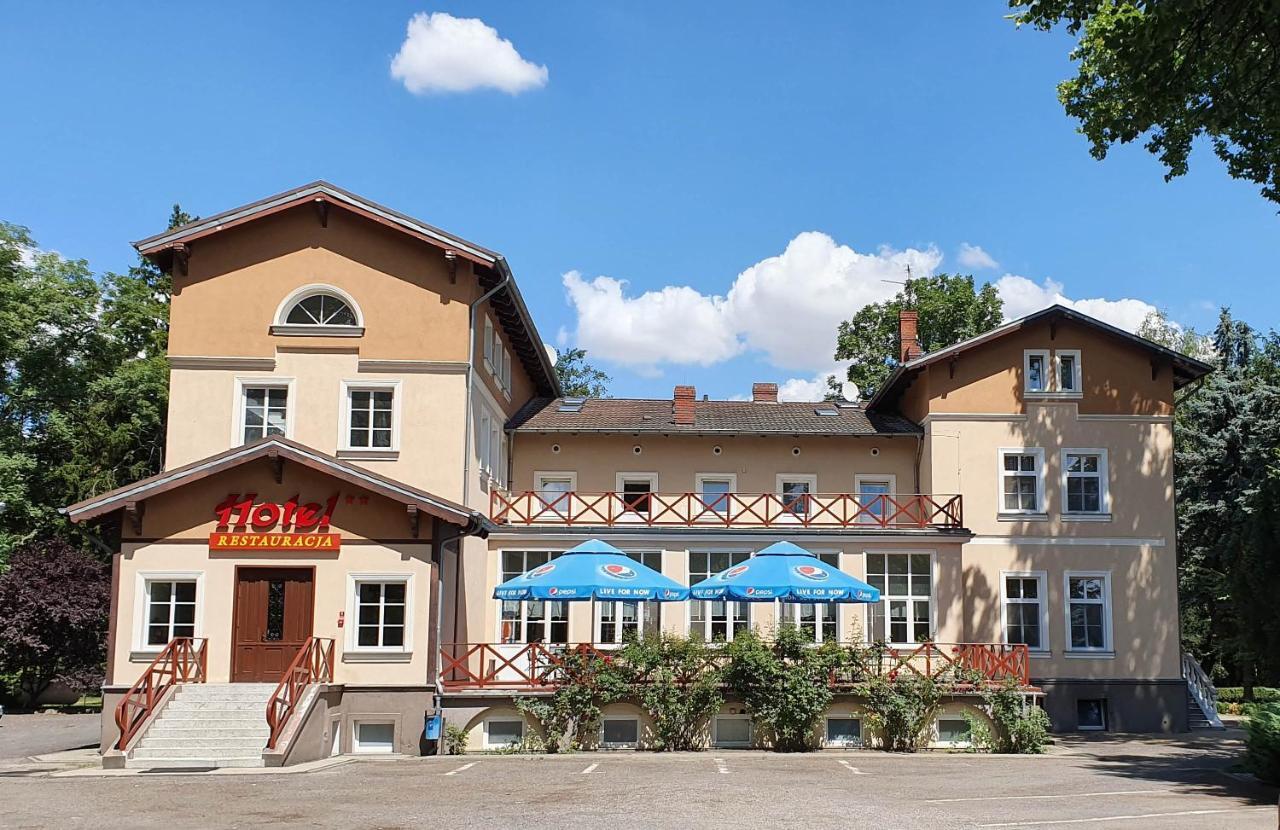 Готель Dworek Brodowo Restauracja Przyjecia Brodowo (Greater Poland)